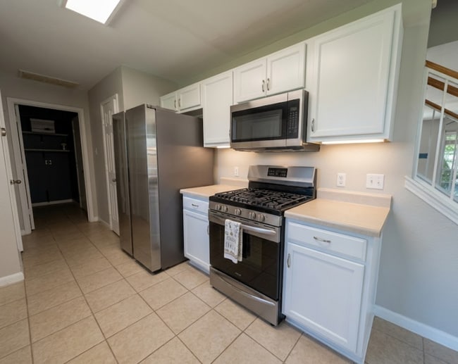 Building Photo - AVAILABLE NOW; APPLY AT OUR WEBSITE TODAY!!