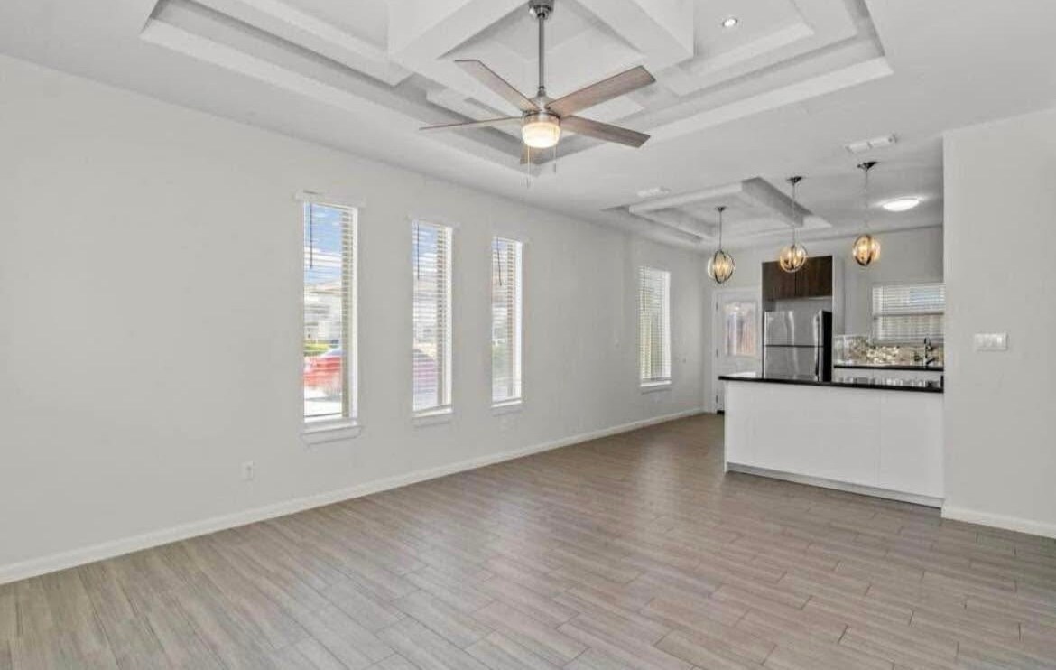 Building Photo - 704 E Myrtle Beach Ave