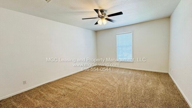 Building Photo - 3 bedroom Duplex with unique floor plan in...