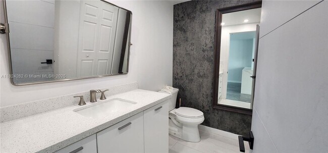 Building Photo - 2146 Van Buren St