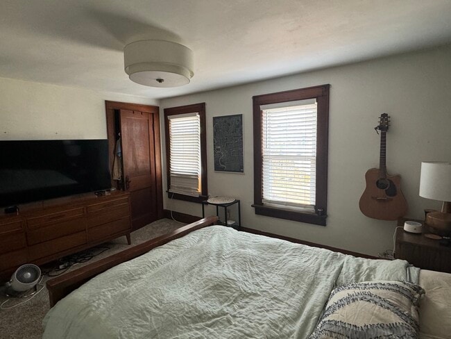 Building Photo - 265 E Markison Ave