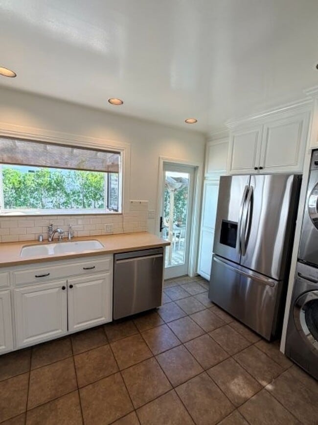 Building Photo - Pico-Robertson / Beverlywood 2 beds + 1.5 baths Spanish house PLUS Studio ADU  | Pool+Jacuzzi & e...