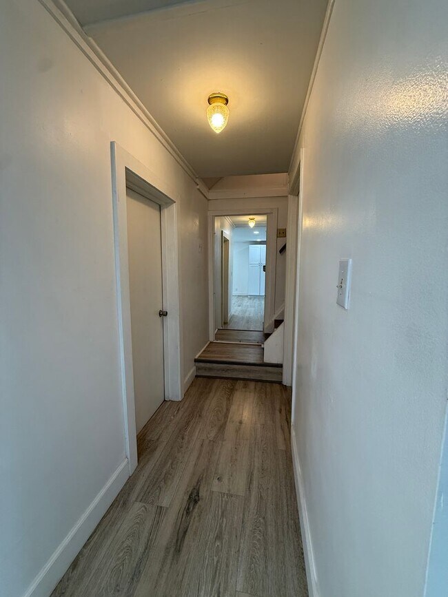 Building Photo - W20500