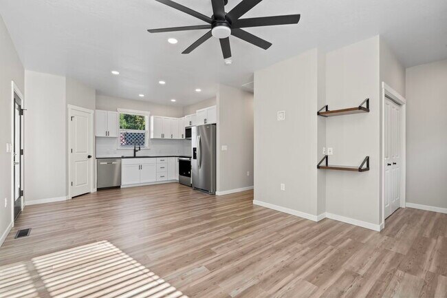 Building Photo - 3716 Custer Dr