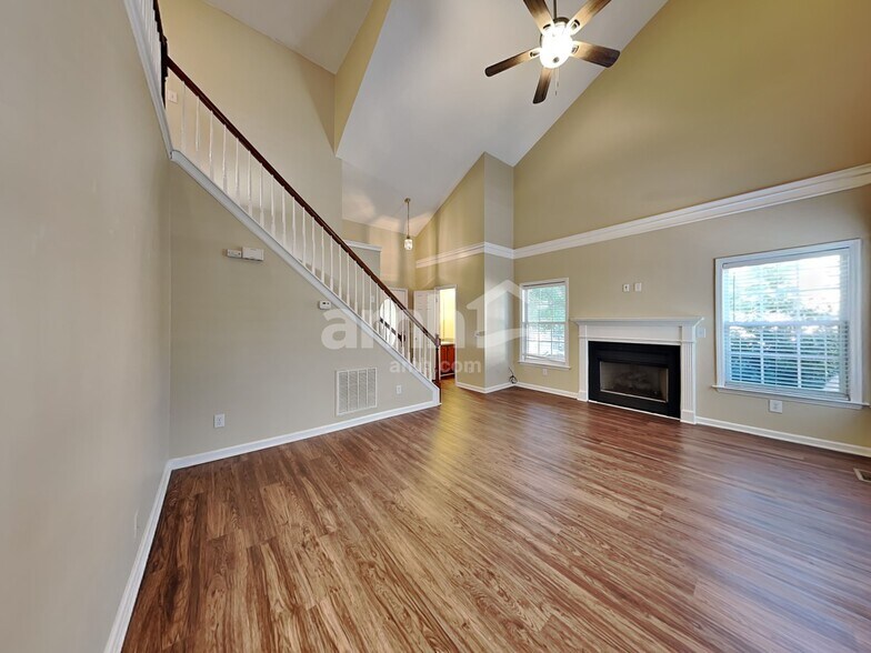 Building Photo - 4405 Moss Spring Dr