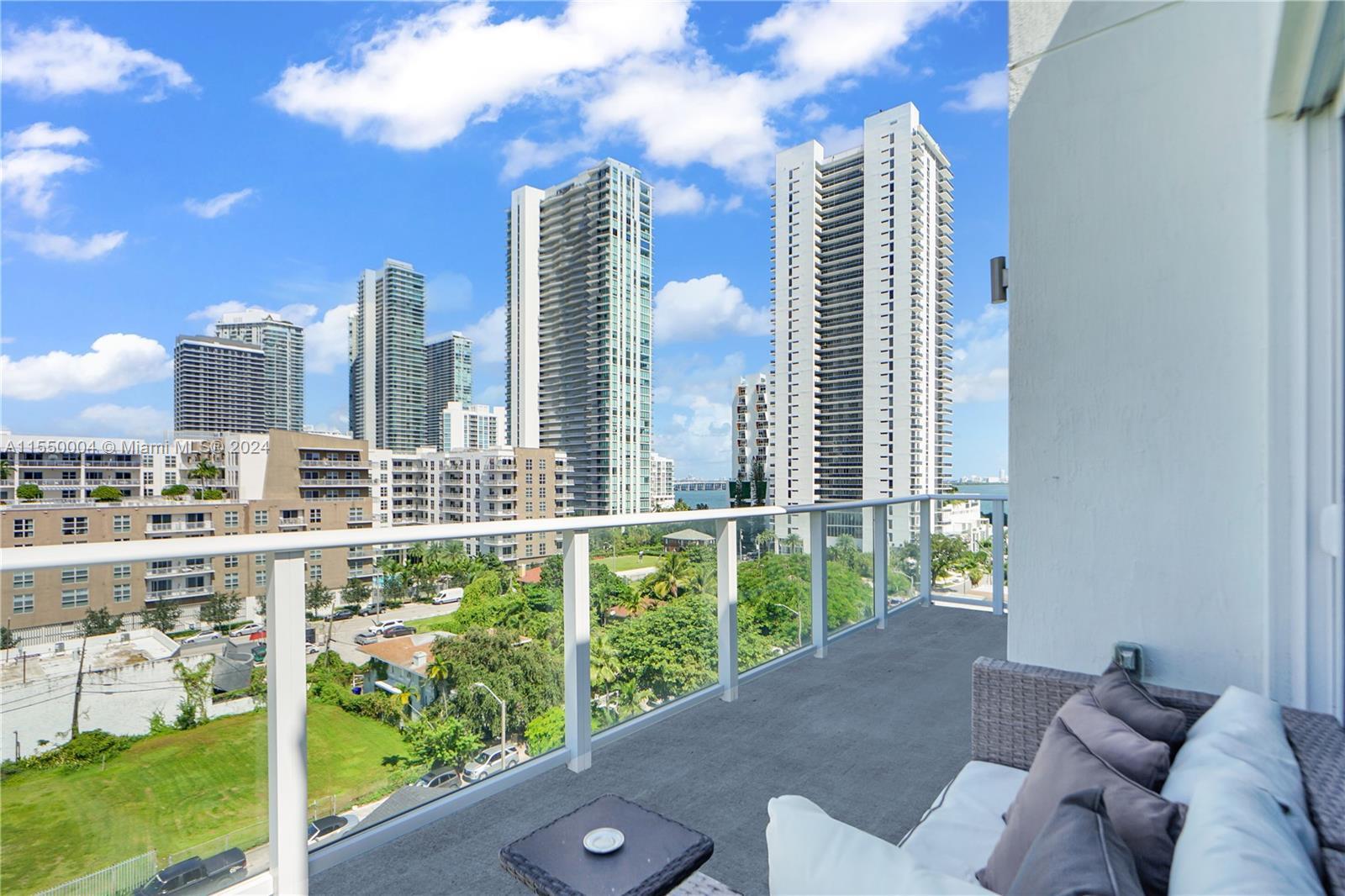 Building Photo - 321 NE 26th St