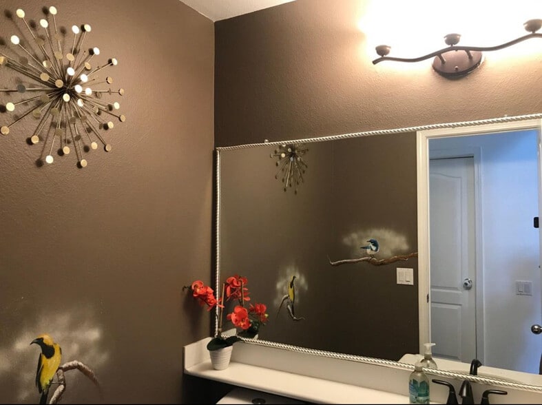 Building Photo - 933 S Lone Pine Ln