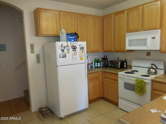 Building Photo - 2600 E Springfield Pl
