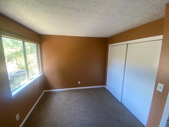 Building Photo - 8596 Creekwood Way