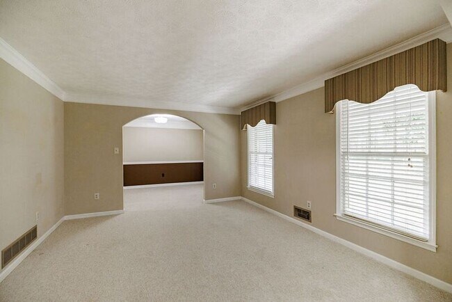 Building Photo - 1110 Maple Cir