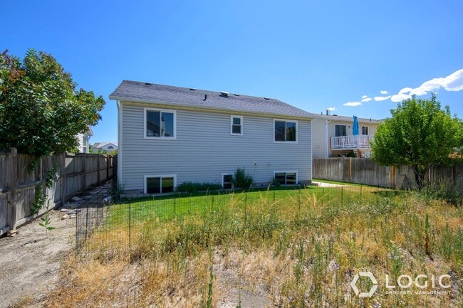Building Photo - Stunning Home In Excellent Location!