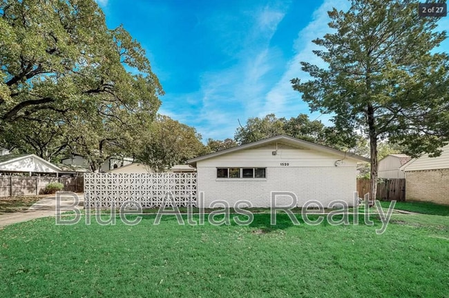 Building Photo - 1520 Sunnybrook Dr