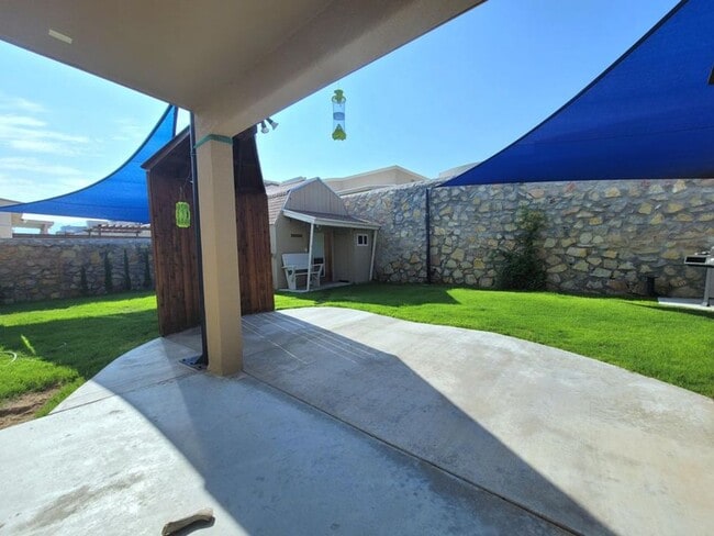 Building Photo - Amazing 3 bedroom 2 bath home in West El Paso!