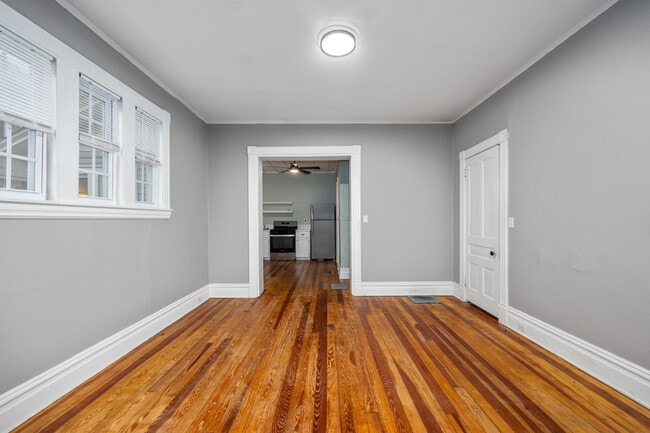 Building Photo - 647 Fairview Ave NE