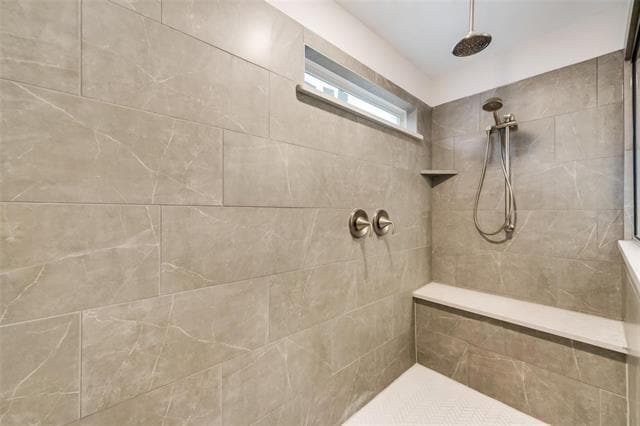 Building Photo - 714 Creekwater Ln