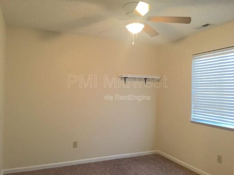 Building Photo - 736 Pine Lake Dr