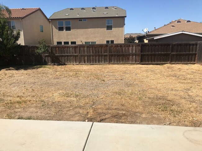 Building Photo - Now Available – 4 Bedroom Home with Loft i...