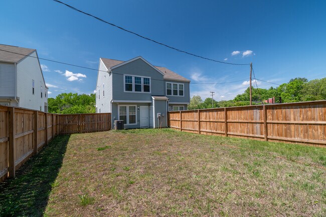 Building Photo - 223 Hoskins Ave Dr