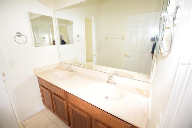 Building Photo - 2604 Lutza Way