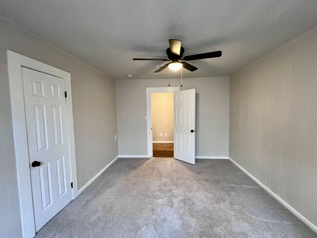 Building Photo - 2104 20th St