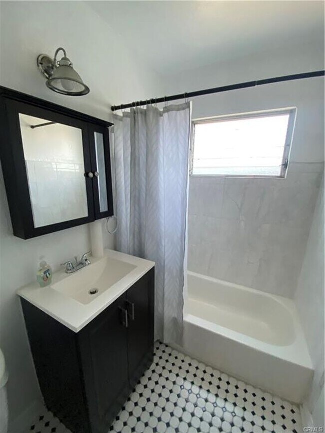 Building Photo - 5832 Camerford Ave