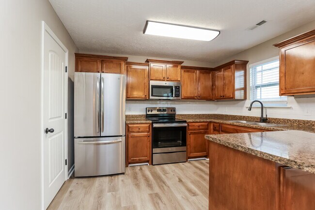 Building Photo - 713 Wildwood Dr