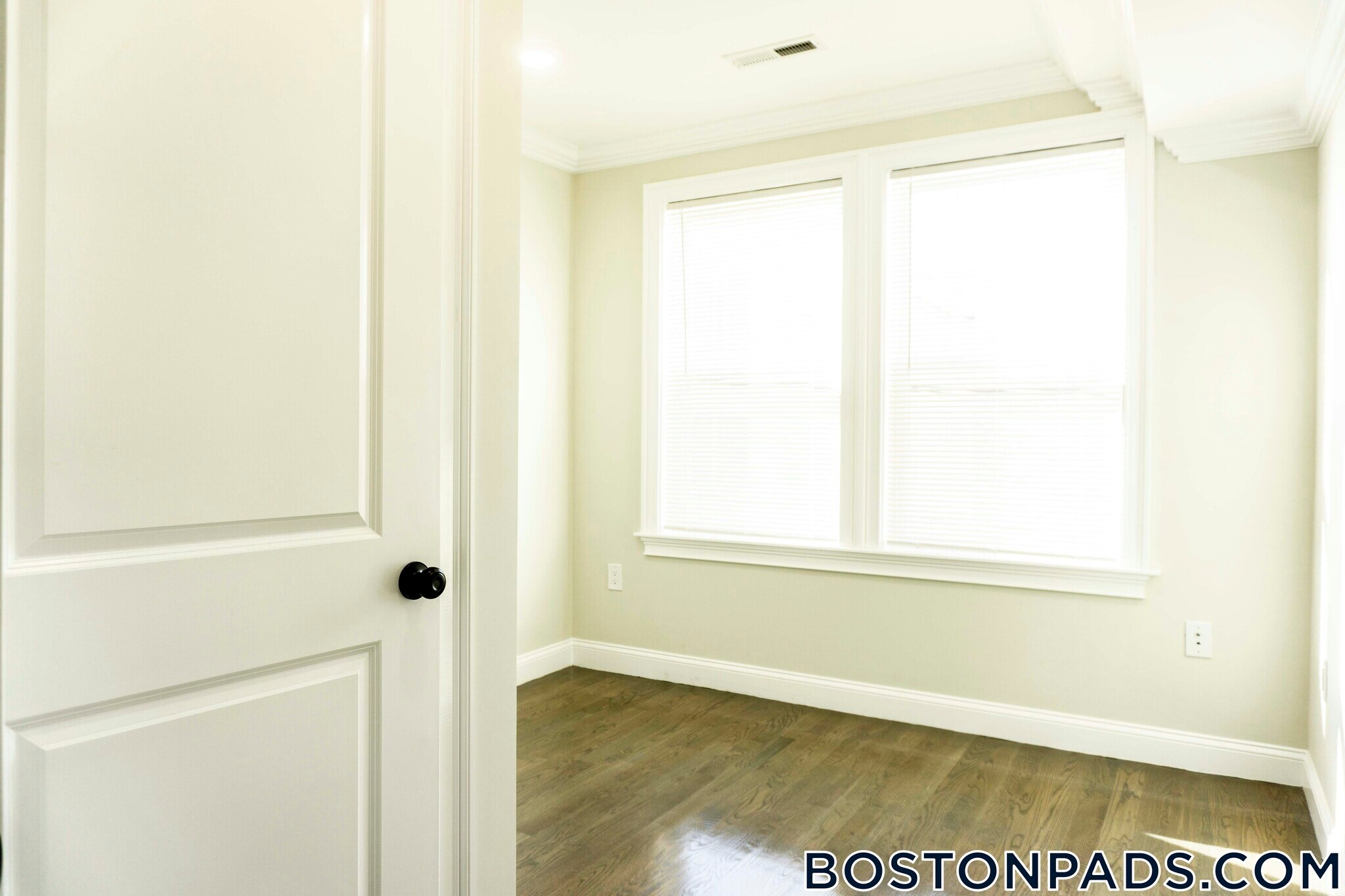 Building Photo - 2017 Commonwealth Ave