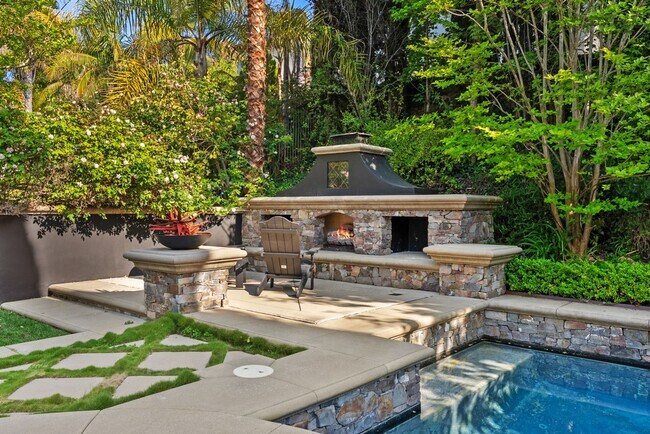 Building Photo - Luxury Living in San Clemente – 5 Bed, 3.5...