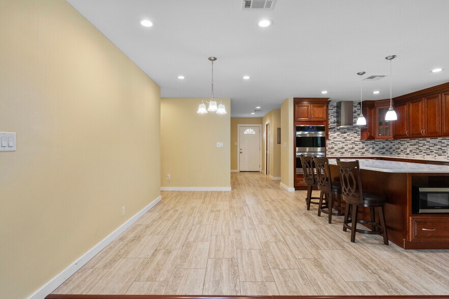 Building Photo - 17215 Sugar Crest Dr