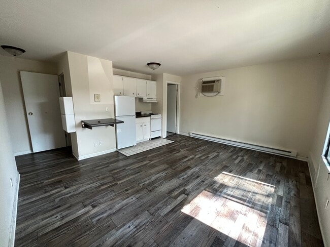 Studio - 134 E Johnson