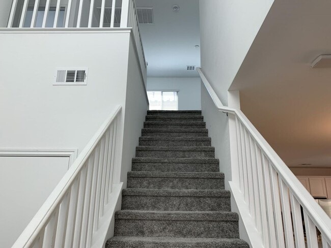 Building Photo - Skye Canyon 2 story home