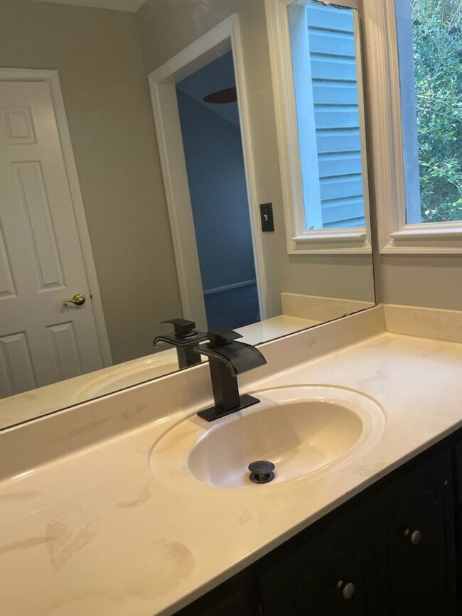 Building Photo - Quaint Townhome in the Heart of North Augusta