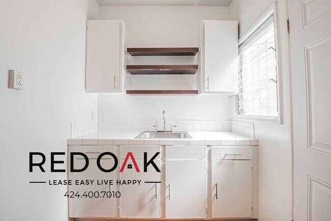 Building Photo - 806 Lucile Ave