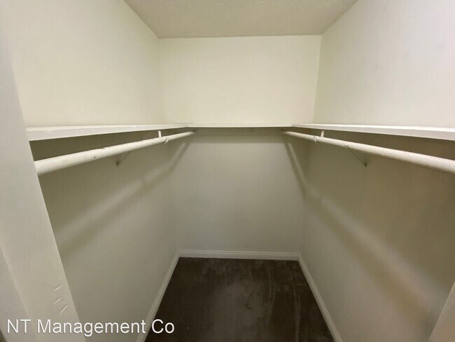 Building Photo - Studio, 1 bath Apartment - 3601 Keystone A...