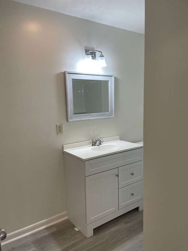 Building Photo - Cute and Newly Renovated Brick One Level Home in Auburn