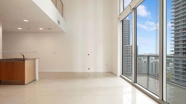 Building Photo - 1050 Brickell Ave