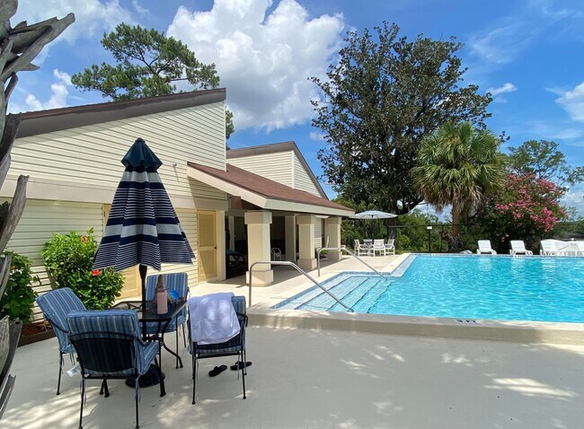 Building Photo - 1/1 Updated Condo In Heart Of Ocala