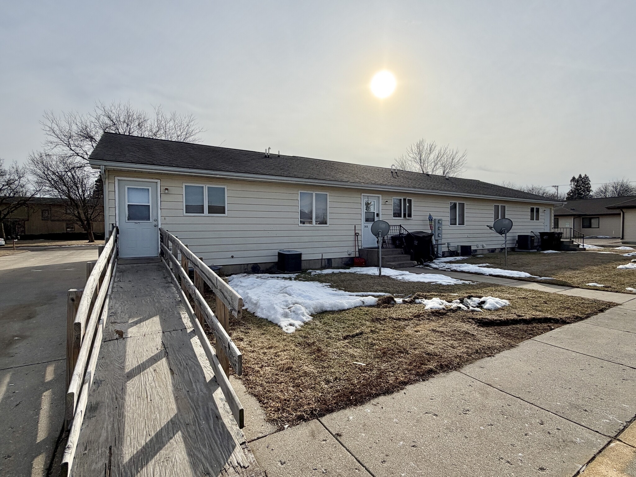 Building Photo - 2047 Colony Ct