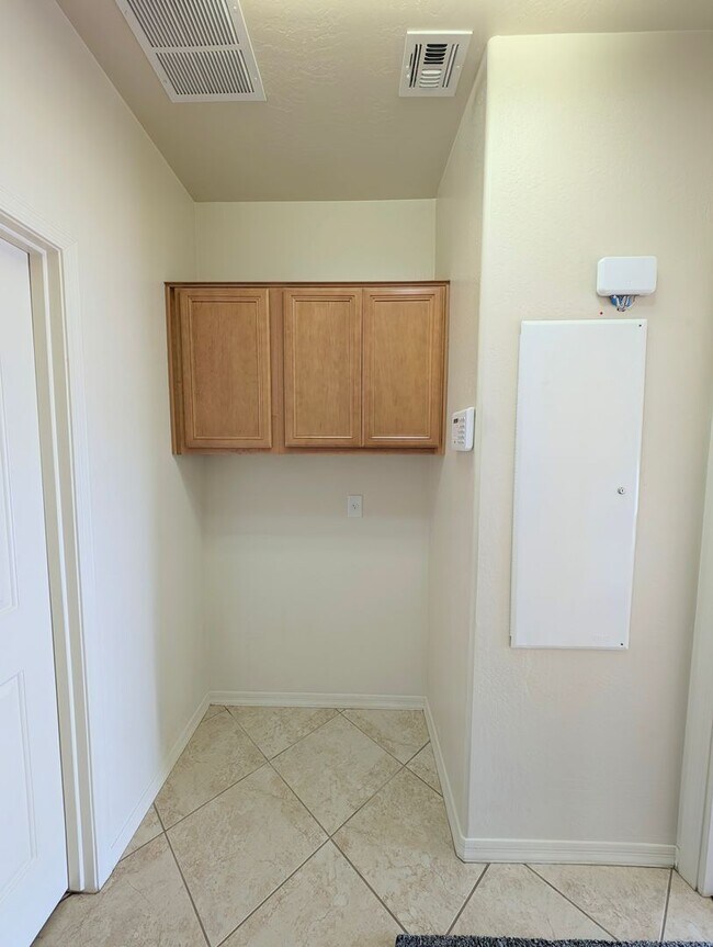 Building Photo - AVAILABLE NOW IN GREAT CHANDLER LOCATION!!!