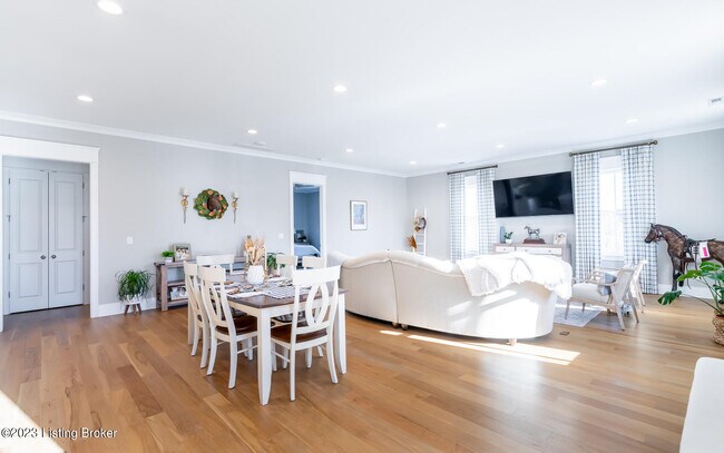 Building Photo - 10400 Meeting St