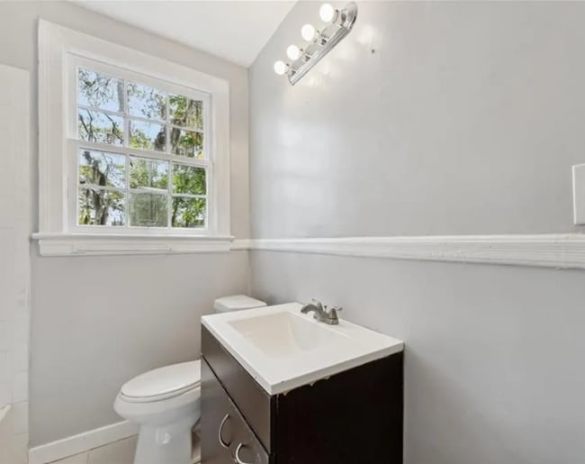 Building Photo - Charming 4BR Downtown Savannah Home with M...