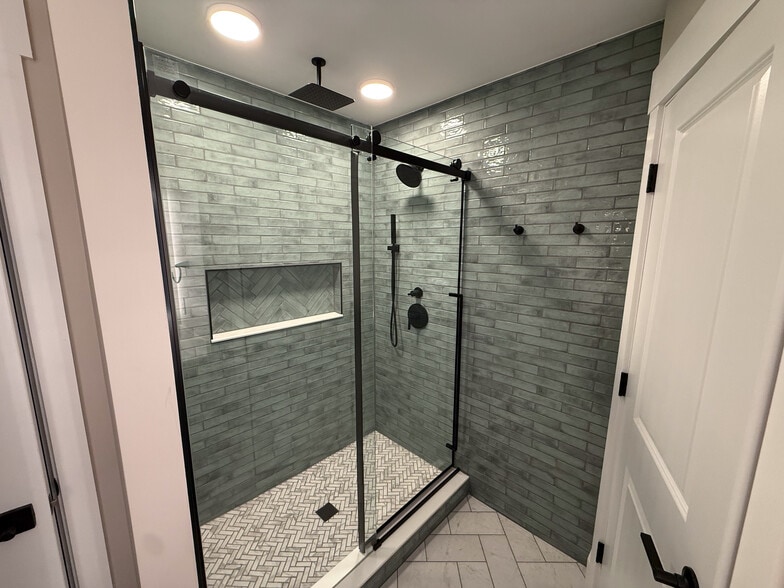 Building Photo - 147 Hyacinth Ln