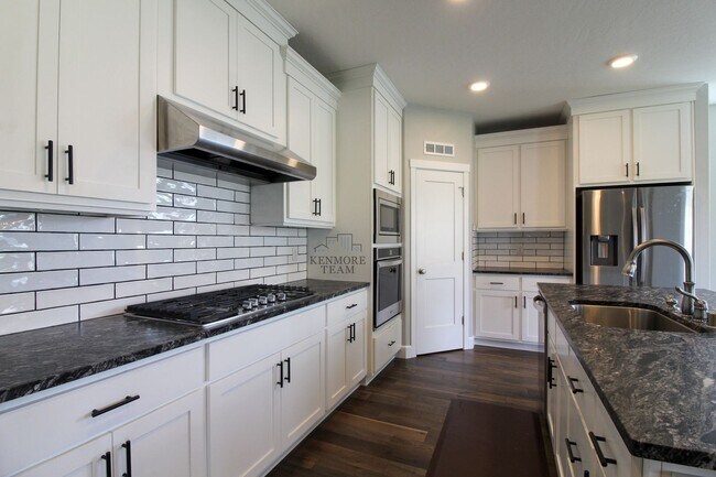 Building Photo - 9813 Chinook Dr