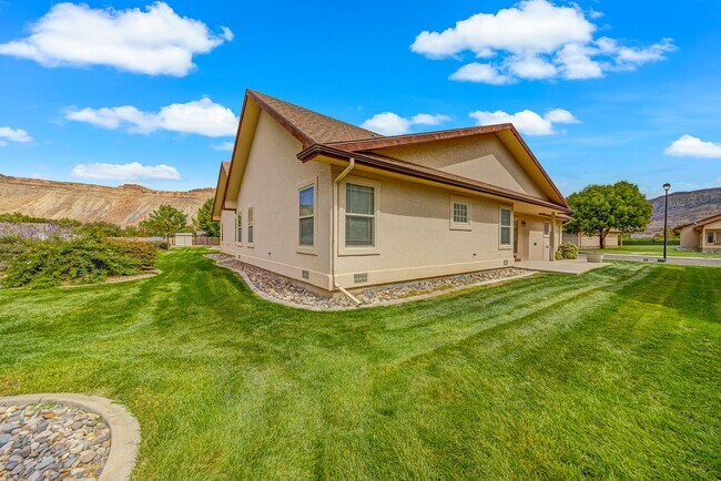 Building Photo - 832 Montclair Dr