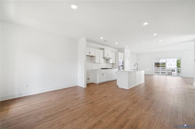 Building Photo - 15369 Sunray Aly