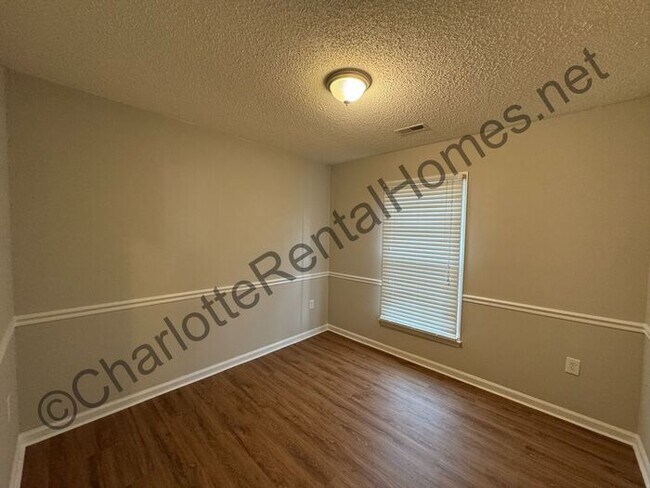 Building Photo - Charming 3-Bed, 2-Bath Home in Charlotte