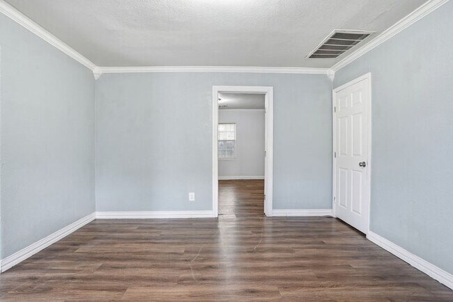 Building Photo - 2514 E Archer St