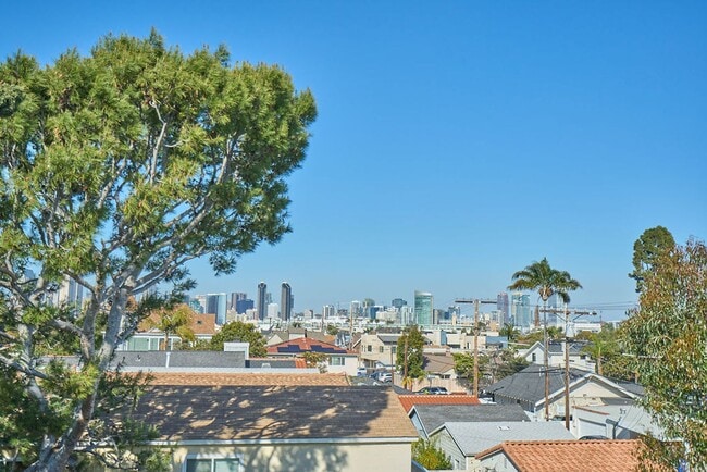 Building Photo - Summer in Style | Furnished 4BD Coronado Home