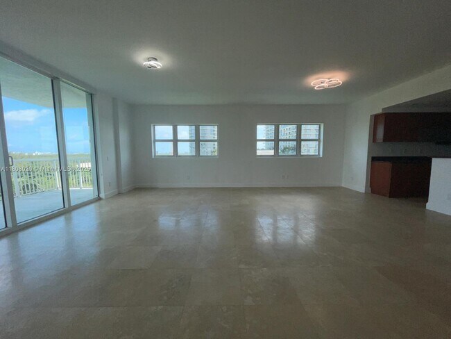Building Photo - 14951 Royal Oaks Ln