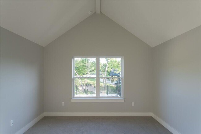 Building Photo - 3022 Sunridge Dr